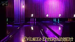 嘿，午夜保龄球后和Lucio Marave一起玩她的大屁股和大奶子。