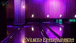 嘿，午夜保龄球后和Lucio Marave一起玩她的大屁股和大奶子。