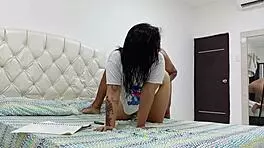 Que Culo Tan Grande Tiene Mi Hijastra Le Meto Mi Polla Mientras Esta Dibujando Como Lo Hacemos