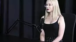 Desde Nova Era Acompanhante Fica Tímida Fazendo Filme - Vivian Lola Sheer Red