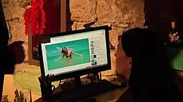 Hey, check out this chubby chick giving a blowjob 😍