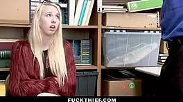 哎呀我这富家18岁小婊子又偷东西被抓