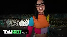 Hey stranger, meeting in this creepy warehouse feels so sketchy!