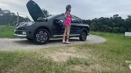 Hot girl with broken car on street paid with pussy?