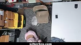 Shoplifter Caught While Shoplifting 😏