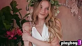 cute blonde teen 18+ roxy shaw, wanna see my hot body while posing?