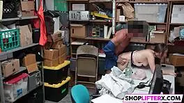 偷东西18岁少女办公室后室被大屌狂干到高潮