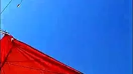 18+嫩妹秀大奶性感乳沟！