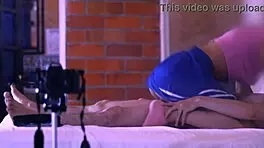 la amiga seduce con juegos atrevidos en el apartamento