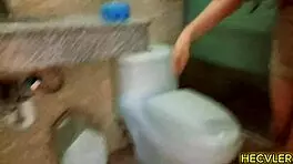 Modelando para mi amigo y nos calentamos