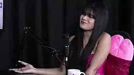 Safada loves menage feminina and a skilled man in bed, wow!