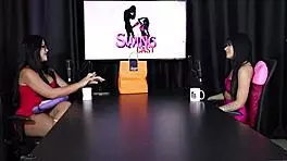 Safada loves menage feminina and a skilled man in bed, wow!