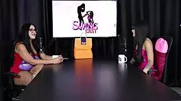 Safada loves menage feminina and a skilled man in bed, wow!