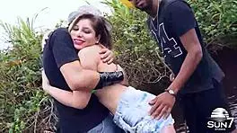 A novinha Nina Lins joins a wild ménage