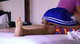 La Colegiala Se Acerca Con Una Mirada Traviesa Y Comienza A Seducir A Su Amante Quien No Pudo Resistirse A Sus Encantos