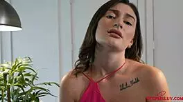 Madison Summers gives blowjob in car for pussy