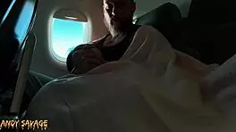 在飞机上亲密公共手指玩弄，带脏话和呻吟