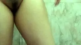 Desi girlfriend fucks herself in bathroom