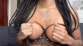 Black teen with big tits and shaved pussy gets horny and decides to cum deliciously with her toy