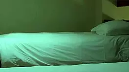 je surprend ma coloc se touchant dans ma chambre. dazzlingfacegirl full 28min video on mym.