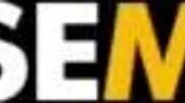 克洛伊心情低落，继母赛伦用甜蜜舔舐让她开心起来