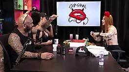 Duas gostosas testam o produto em seus peitos, ruiva braba sheer red lingerie