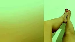 i love showing my shy legs and getting that orgasm