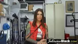 漂亮18+少女，你会为警察做个乖女孩吗？