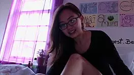 hey, what’s up with harriet sugarcookie in those glasses?