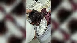 descubri a mi hijastra colegiala masturbandose mientras olia mi camisa asi que la tuve que castigar follendola