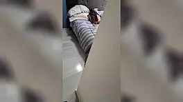 descubri a mi hijastra colegiala masturbandose mientras olia mi camisa asi que la tuve que castigar follendola