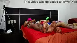 Morena folla con el marido de su hermanastra en trio interracial casero