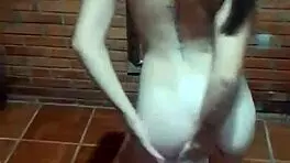 novinha branquina linda faz um boquete facial incrivel ate receber porra na boca