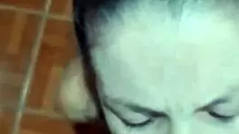 novinha branquina linda faz um boquete facial incrivel ate receber porra na boca