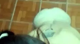 novinha branquina linda faz um boquete facial incrivel ate receber porra na boca