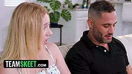 我发现我火辣金发保姆卡莉是色情明星，有狂野技巧