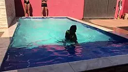 novinhos e novinha banhando na piscina da casa da pjtx alerquina pjt x renan martins pantaneiro
