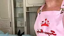 Have you seen the depilation of her long slender legs?