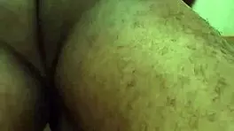 Mi vecina le gusta que le chupe su trasero!