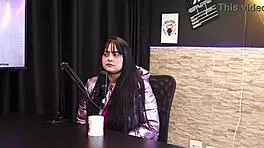 Pamela Sagaz Kisses Famous Person After Photo Shoot