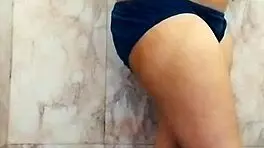 Hot Desi girlfriend masturbating in bathroom with dirty talk!