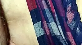 otra cogida de perrito, mi jefe me manosea mientras limpio y me mete toda su polla en la boca.