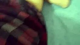 otra cogida de perrito, mi jefe me manosea mientras limpio y me mete toda su polla en la boca.