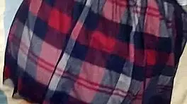 otra cogida de perrito, mi jefe me manosea mientras limpio y me mete toda su polla en la boca.