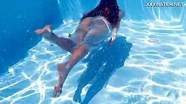 ivi rein dives deep in the pool with natural ability