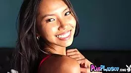 Cute Asian Teen Vivian Shows Off Her Petite Natural Body