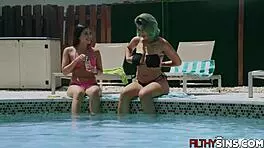 Stepsisters Xxlayna Marie and Roxie Sinner Dive Into 69 Holes