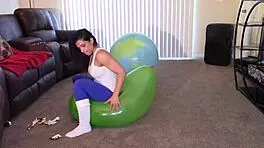 Muscular Bodybuilder MILF Grinds in Spandex Till Orgasm.