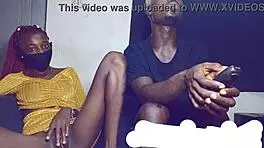 继妹勾引我看电视时吸鸡巴猛干她