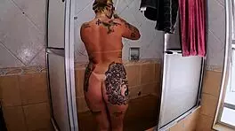 por trás das câmeras com loira luxx, getting her wet pussy and asshole fucked in group lingerie